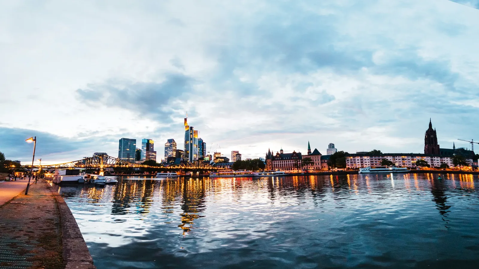 Frankfurt am Main am Abend